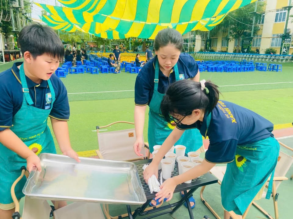 💚 HỌC SINH RÈN KỸ NĂNG VÀ SỰ SẺ CHIA TỪ "QUẦY NƯỚC TỬ TẾ"