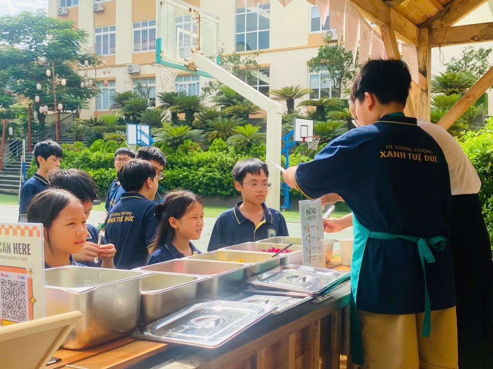 💚 HỌC SINH RÈN KỸ NĂNG VÀ SỰ SẺ CHIA TỪ "QUẦY NƯỚC TỬ TẾ"